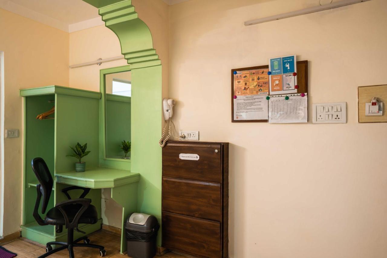 Хостел Zostel Delhi Нью-Делі Екстер'єр фото